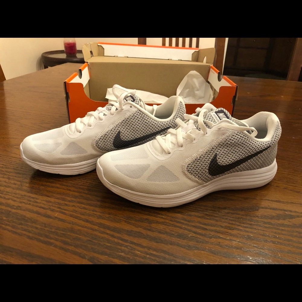 Women’s Nike Revolution 3